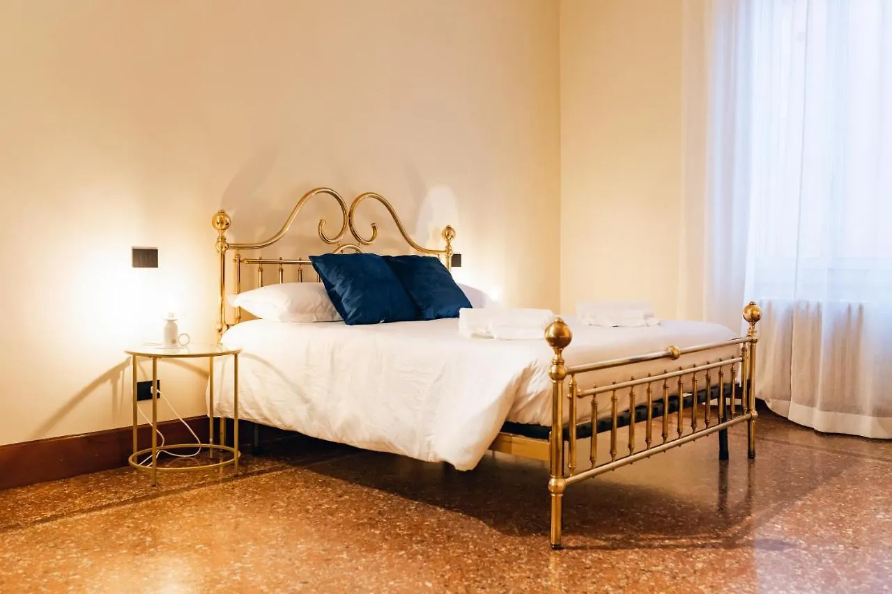 Apartament Private Parking Centro Storico: L'Affresco Bolonia