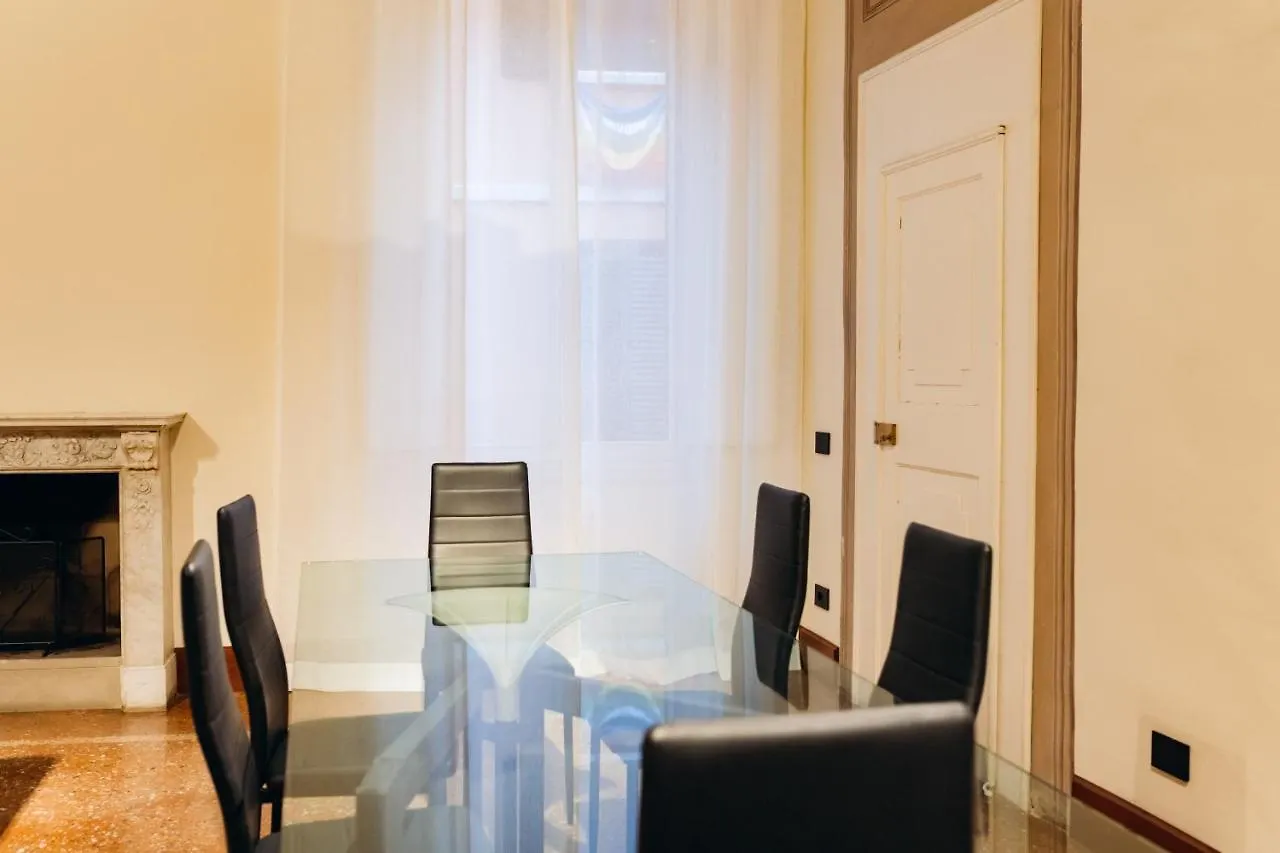 Apartament Private Parking Centro Storico: L'Affresco Bolonia 0*,