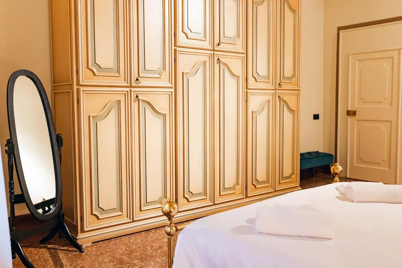 Apartament Private Parking Centro Storico: L'Affresco Bolonia Włochy