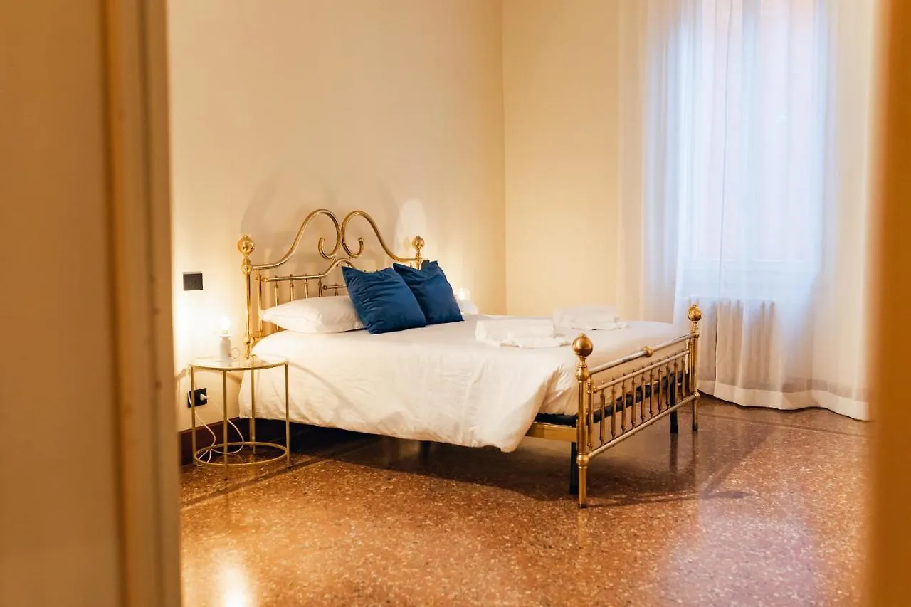 Apartament Private Parking Centro Storico: L'Affresco Bolonia 0*,